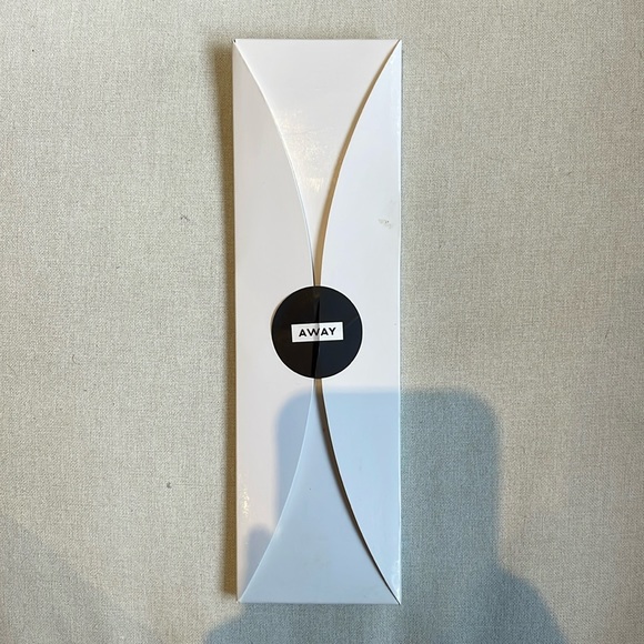 AWAY Luggage Tag NWT - Picture 3 of 4